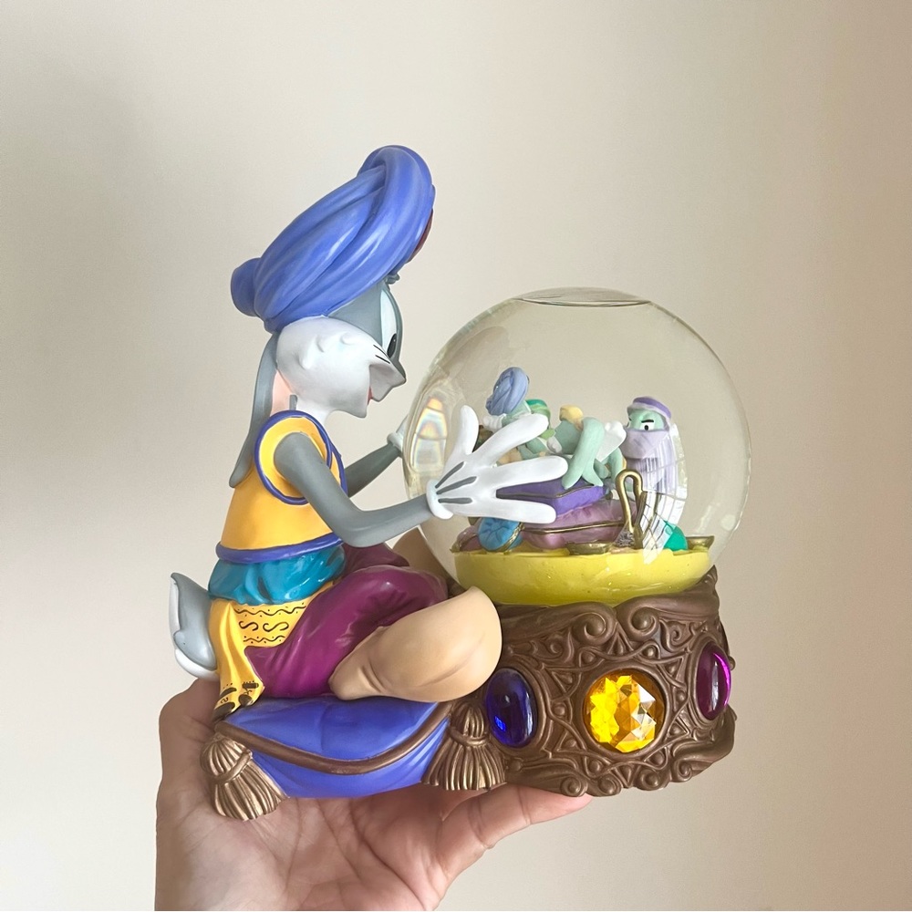 Snow Globe The Amazing Mystical Bugs collectible in great condition 1998…